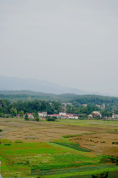 山区农田房屋