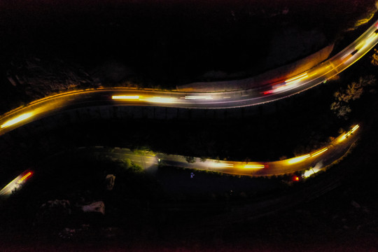 北京金山岭长城高速公路夜景
