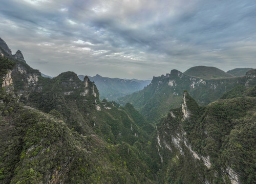 高山丘壑