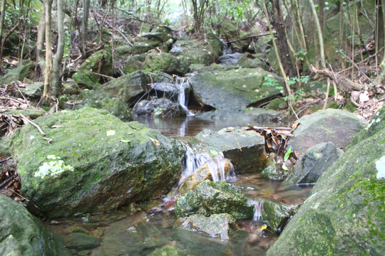 东乡滴水岩瀑布