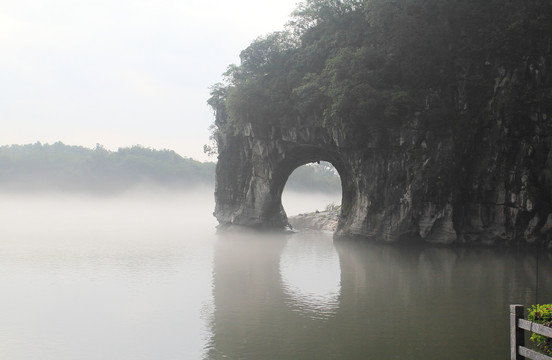 象鼻山