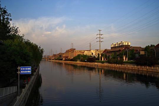 北京朝阳通惠河畔街景随拍