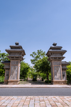 上海广富林文化遗址的骨针广场