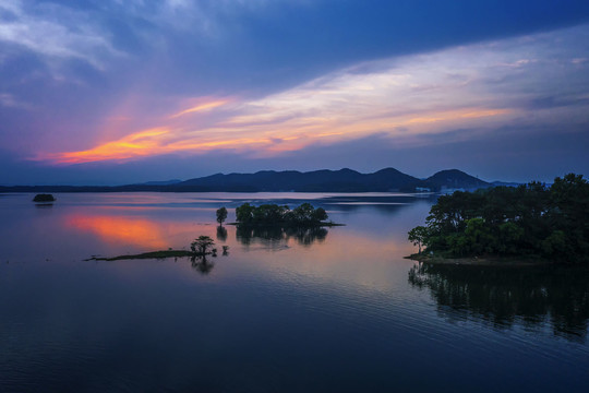 日落湖上风光好