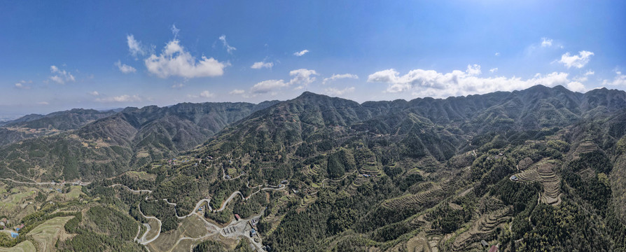 南方丘陵山川全景图