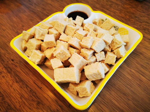 泉水豆腐蘸芥末