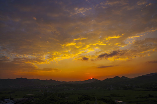 早晨阳光天空自然风景