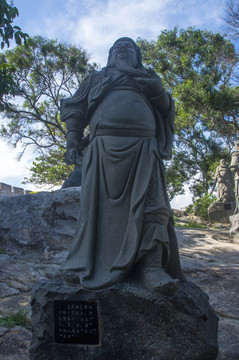 三国关羽石雕像