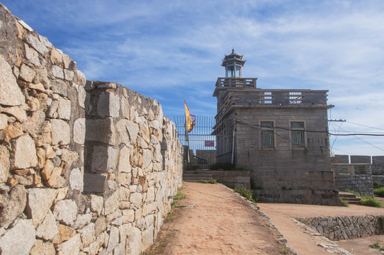 城墙建筑与灯塔