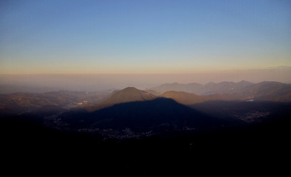 山区清晨风光