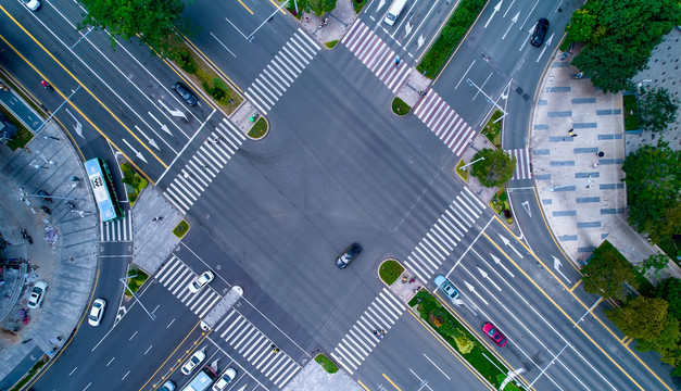 深圳龙华大道民乐路路口交通