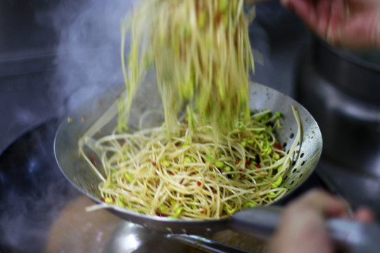 汆豆芽