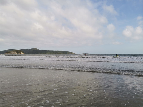 海边摩托艇一景