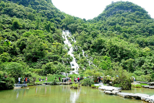 小七孔景区翠谷瀑布