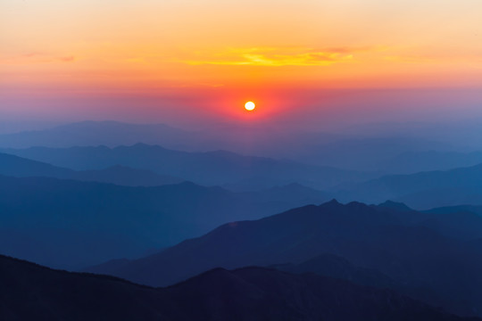 五台山东台顶望海寺日出云海