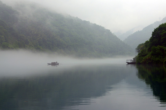 雾锁小东江