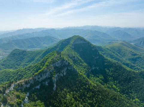 航拍济南章丘九鼎山风车天路