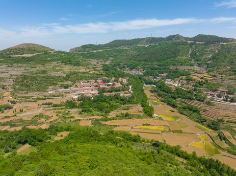 航拍济南章丘九鼎山风车天路