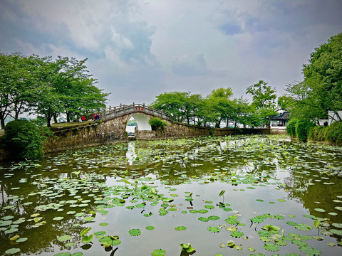 下雨前的长春桥