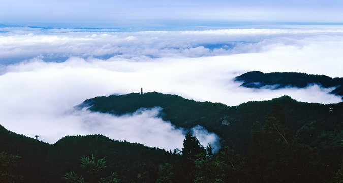 大写的山