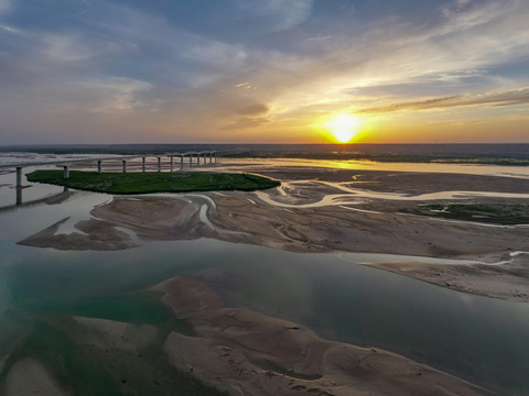 夕阳中的黄河