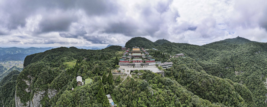 张家界天门山全景图