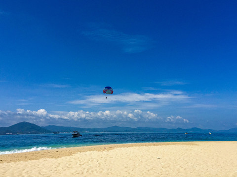 海滩滑翔伞