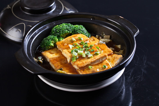 客家酸菜焖酿豆腐