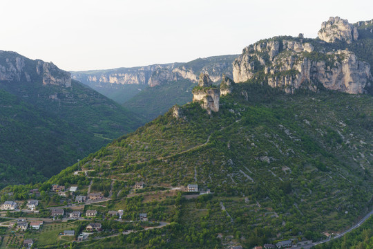 山峰黄昏背景