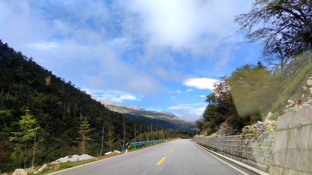 川西之旅在路上