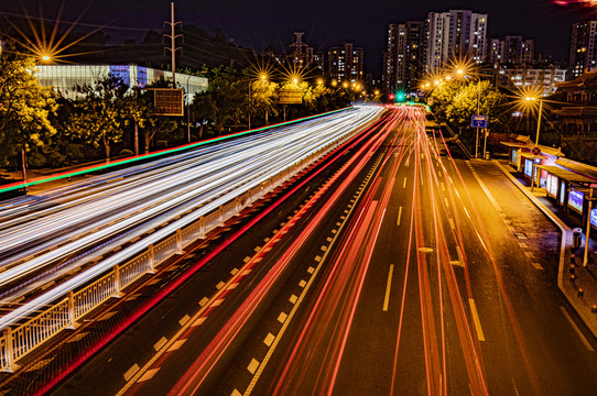 城市道路车流灯轨