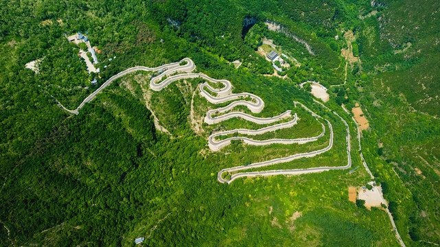 青州仰天山九龙盘蜿蜒山路