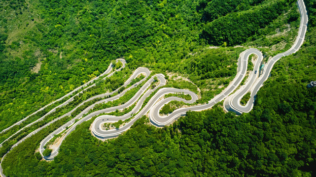 青州仰天山九龙盘蜿蜒山路