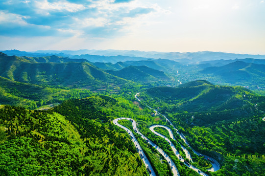 盘山路群山风景