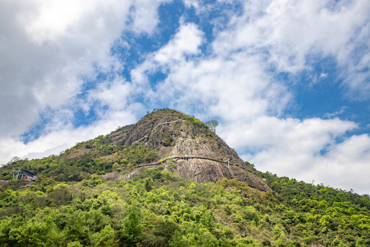 信宜石根山