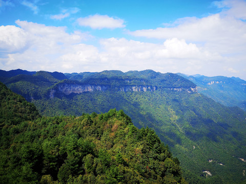 群山巍巍