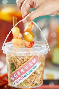 龙虾串串炒面杯