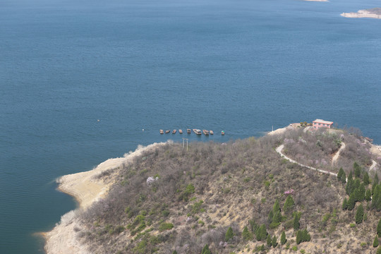 黄河小浪底水库宁静水面