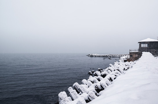日本北海道小樽海边的雪