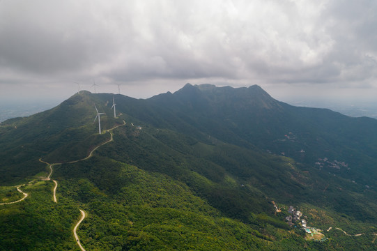 壮观的浮山岭风力发电