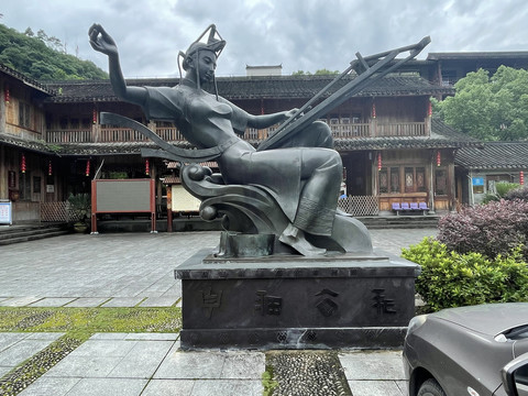 畲族雕塑