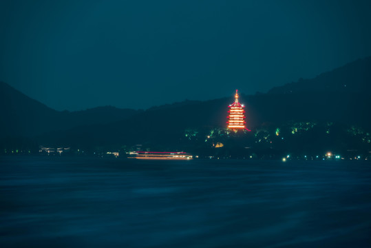 西湖夜景雷峰塔