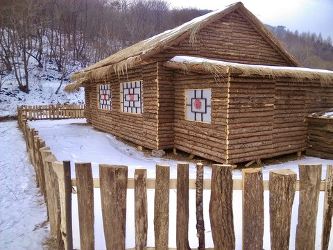 雪铺后院柴屋新