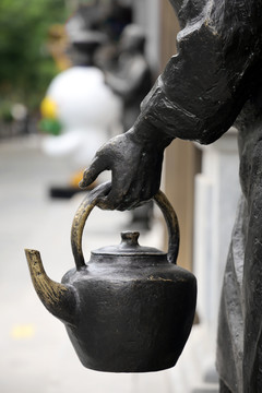 雕塑手提茶壶