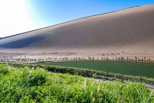 鸣沙山月牙泉