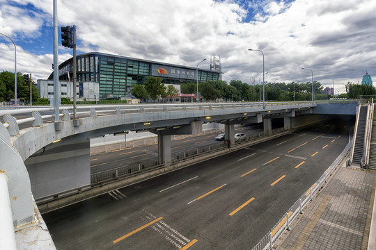 下沉式道路