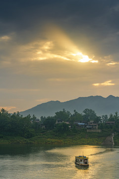 渠江晨渡