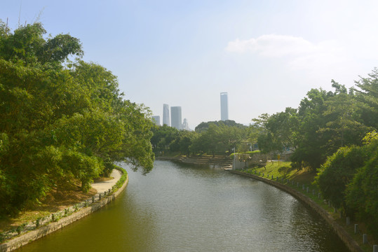 深圳笔架山下的福田河