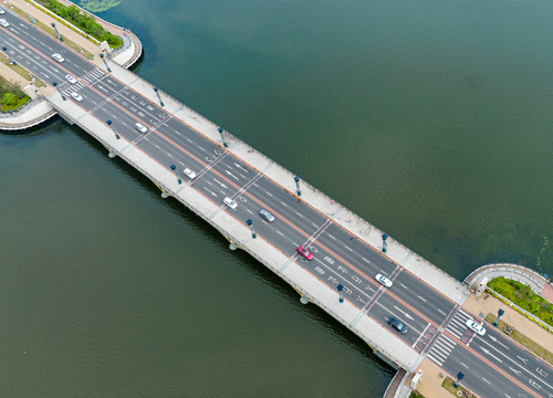 中国长春南湖公园风景南湖大桥