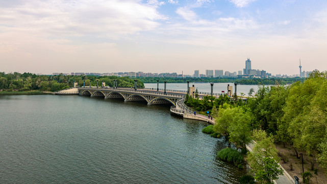 中国长春南湖公园风景南湖大桥